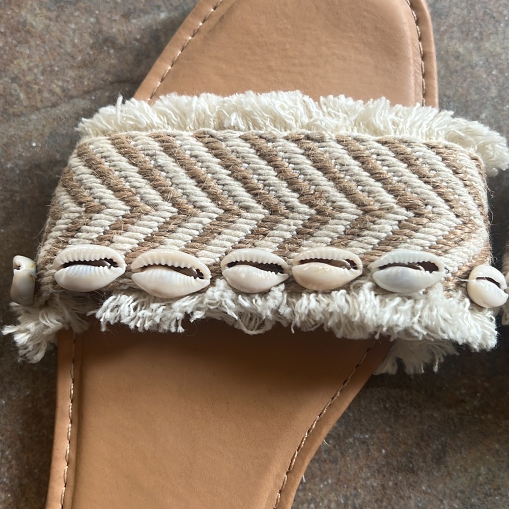 Bamboo Seashell Sandals - Picture 2 of 4